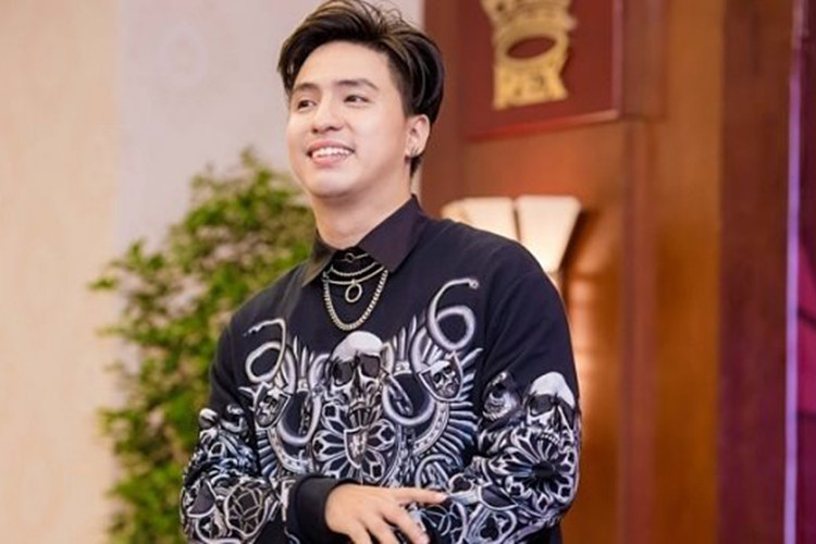 Mới đây, một ca sĩ 20 tuổi giấu danh tính tố bị ông bầu cũ gạ tình, đánh đập, đuổi ra khỏi nhóm nhạc. Dân mạng đặt nghi vấn chàng trai ca sĩ này là Minkook - cựu thành viên nhóm Zero 9 còn ông bầu bị tố được cho là Tăng Nhật Tuệ. Ảnh: Phụ nữ pháp luật