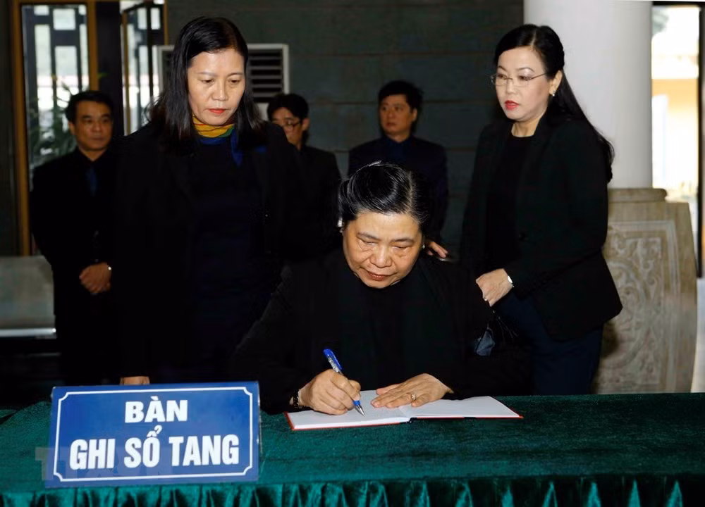 Lanh dao Dang, Nha nuoc vieng ong Nguyen Duc Binh-Hinh-9