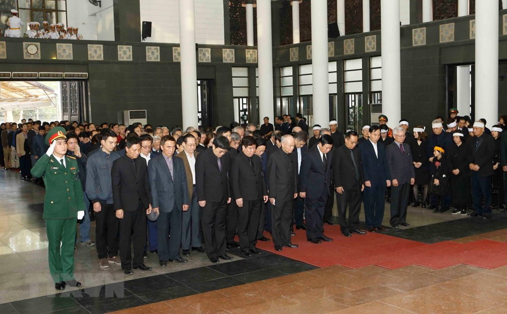 Lãnh đạo Đảng, Nhà nước viếng ông Nguyễn Đức Bình - Hình 14 Lanh dao Dang, Nha nuoc vieng ong Nguyen Duc Binh-Hinh-14