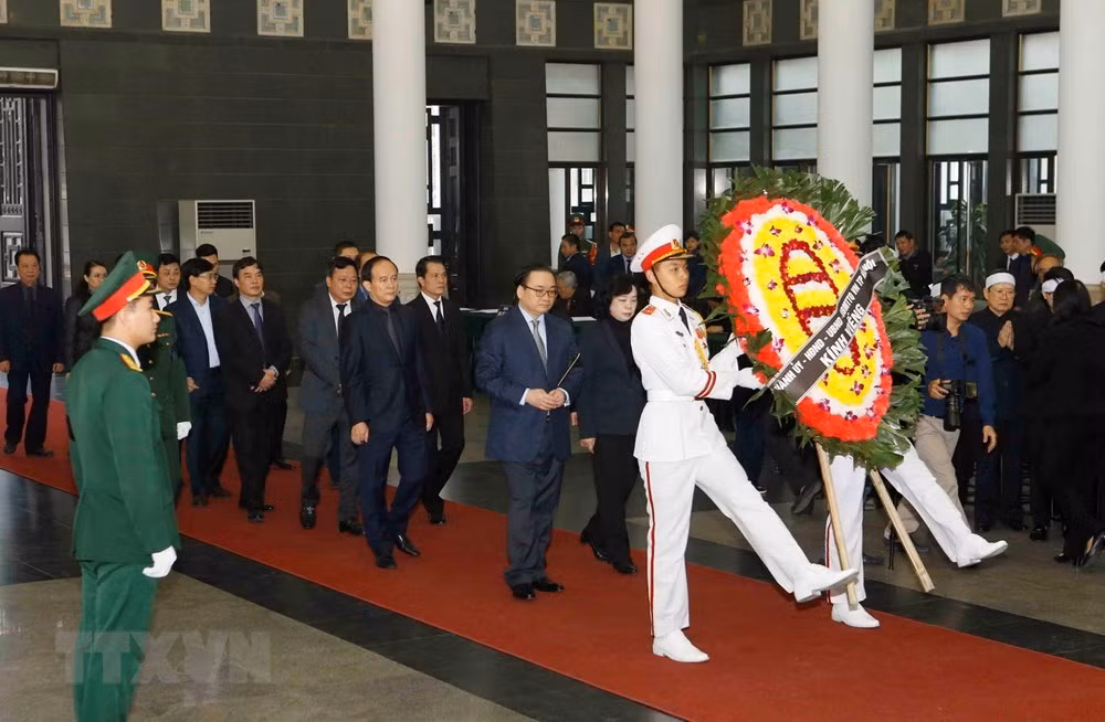 Lanh dao Dang, Nha nuoc vieng ong Nguyen Duc Binh-Hinh-13