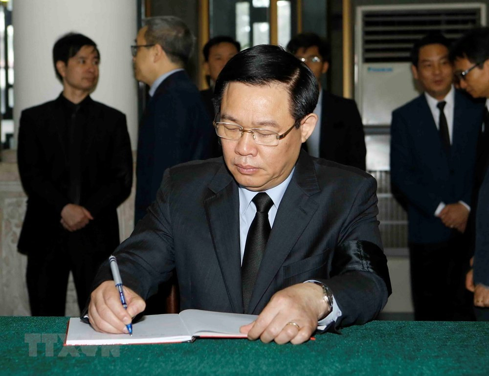 Lãnh đạo Đảng, Nhà nước viếng ông Nguyễn Đức Bình - Hình 8 Lanh dao Dang, Nha nuoc vieng ong Nguyen Duc Binh-Hinh-8