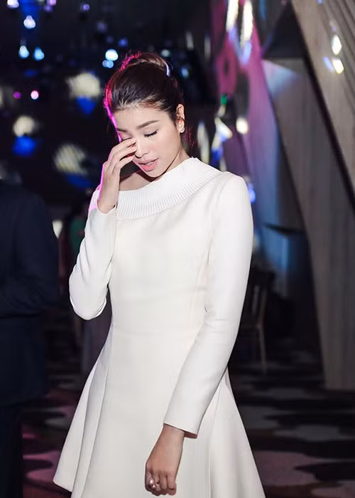 Cuoc song thuc sau anh hao quang cua HH Pham Huong