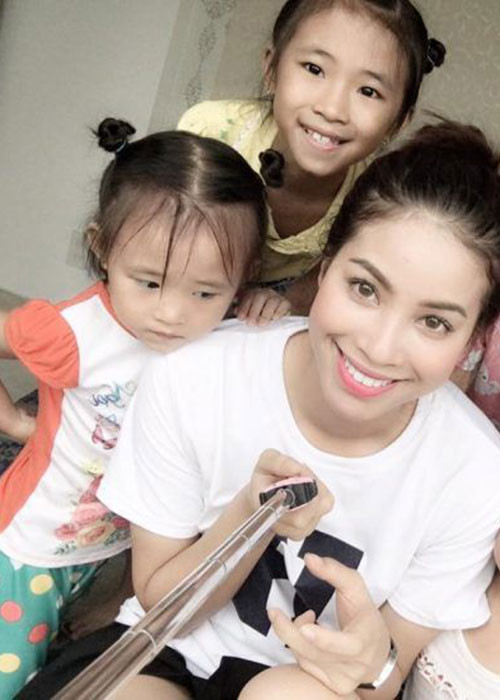 Bản thân Phạm Hương tự nhận ngoài đời cô rất giản dị, đơn giản. Ảnh: FBNV