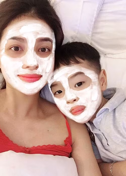 Phạm Hương cho biết: "Hạnh phúc đơn giản là làm việc chăm chỉ và lúc nghỉ ngơi chỉ được thưởng thế này thôi là mãn nguyện lắm rồi".