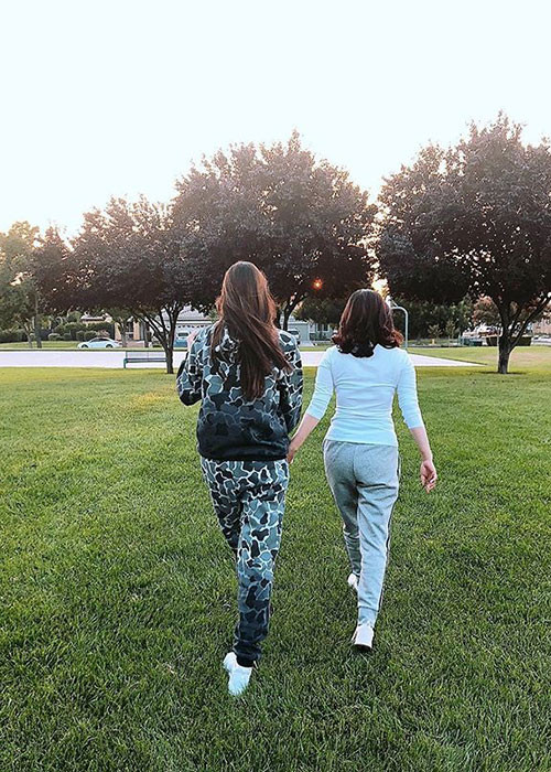 Từ cuối năm 2018, người đẹp Phạm Hương bất ngờ sang Mỹ sống cùng mẹ.