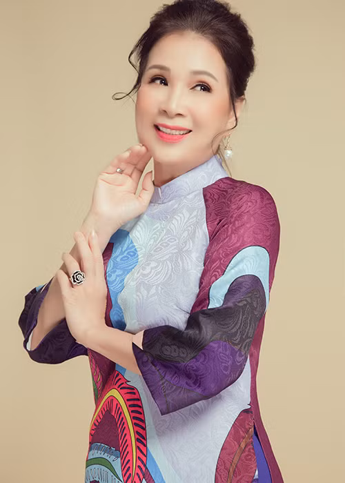  Nghệ sĩ Kim Xuân vừa được mời làm đại sứ hình ảnh Lễ hội Áo dài 2019 cùng một số người nổi tiếng khác.