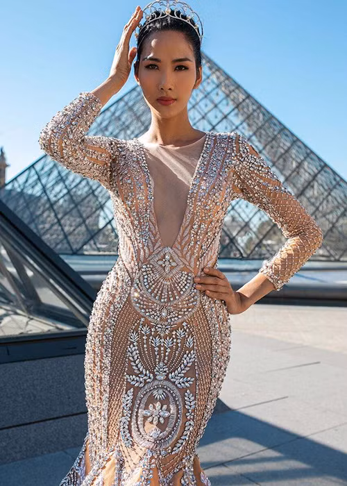 Trả lời với Saigon Stories, Mai Phương Thúy cho rằng Hoàng Thùy đã có đầy đủ các tố chất để đi thi nhan sắc quốc tế. Còn trên Gia đình xã hội, MC Phan Anh cho rằng Hoàng Thùy sẽ có cơ hội tại Hoa hậu Hoàn vũ Thế giới 2019 nếu cố gắng hết mình.