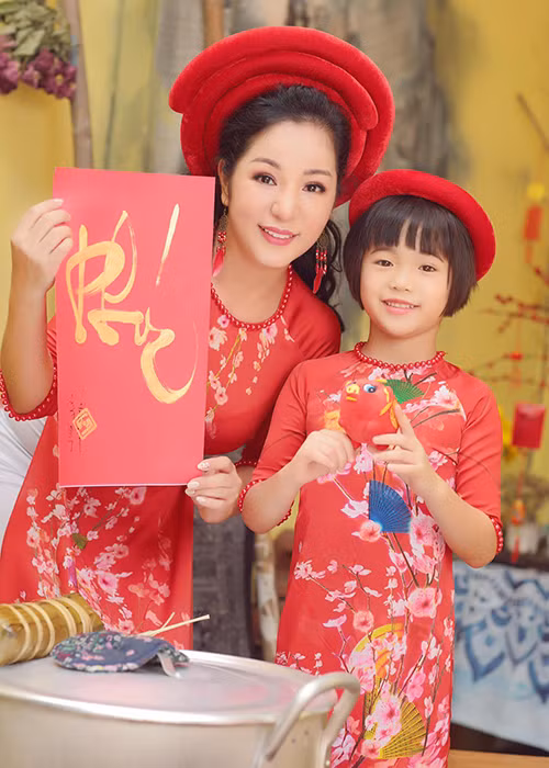 Tết Nguyên Đán vừa qua, Thúy Nga không chạy show mà đón Tết trọn vẹn ở Việt Nam. Được biết, 8 năm qua, nữ nghệ sĩ không không thể ăn Tết ở Việt Nam vì phải liên tục đi diễn.