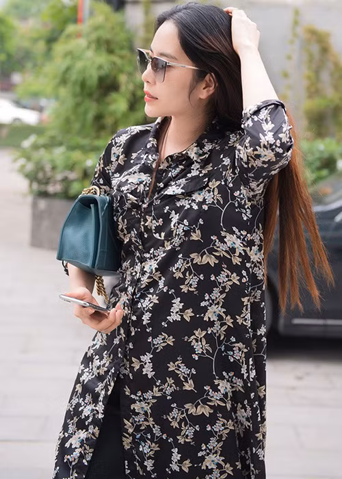 Sau scandal tình tay ba, Nam Em gây ồn ào khi liên tục lộ vòng 2 to bất thường. Trước nghi vấn Nam Em mang bầu, phía người đẹp phân trần rằng cô chỉ bị tăng cân. Ảnh: Vietnamnet