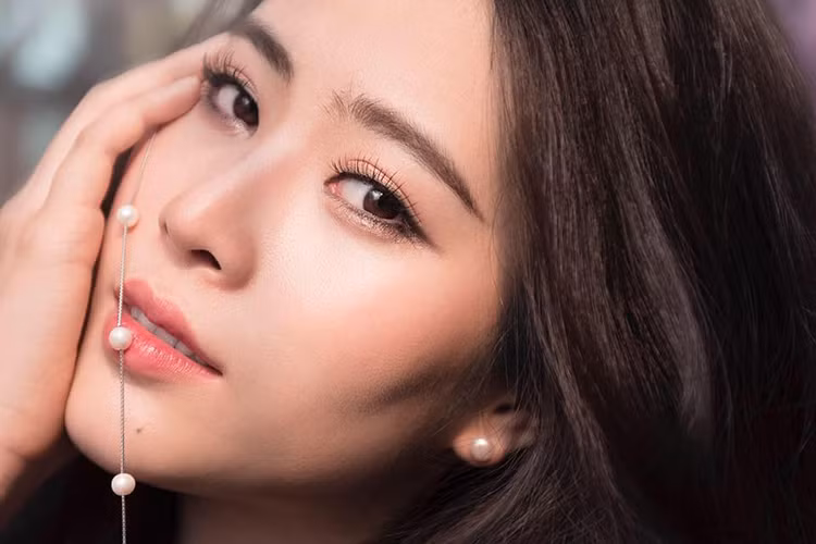 Gần đây, "tình cũ" của Trường Giang còn có phát ngôn gây sốc: "Nhiều người đưa tôi vào phòng và muốn hiếp tôi". Ảnh: FBNV