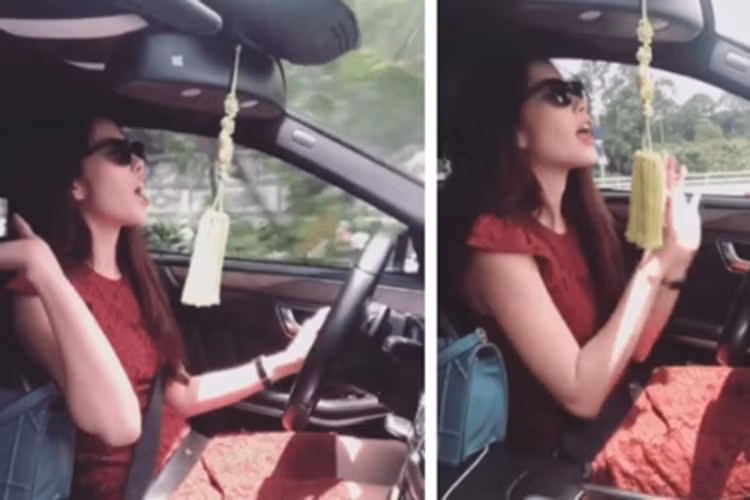 Nam Em cũng nhận gạch đá khi vô tư buông tay lái, thậm chí thỉnh thoảng không nhìn đường. Ảnh: VOV