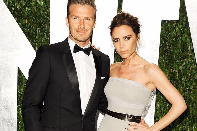Riêng Victoria cảm thấy bực bội vì liên tục bị đồn ly hôn cựu danh thủ David Beckham. Theo nhà thiết kế, cô từng phải trấn an tinh thần các con vì những đồn đoán cuộc hôn nhân của bố mẹ không hạnh phúc. Ảnh: Eonline