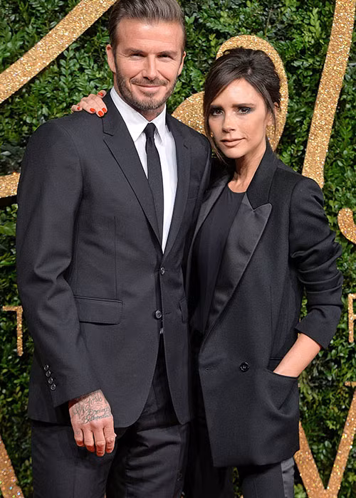 Victoria và David Beckham đã kết hôn được 20 năm. Từ khi gắn bó đến nay, cặp đôi nổi tiếng Hollywood đối mặt với tin đồn ly hôn vô số lần. Trước nghi vấn chia tay, cả hai nhiều lần lên tiếng phủ nhận. Ảnh: Cosmopolitan
