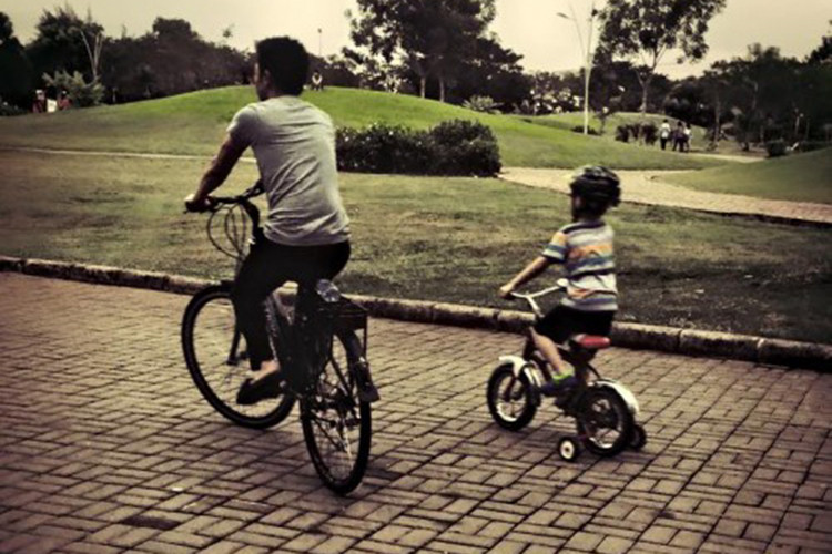 Có lúc, Cường Đô la là người dành thời gian cho con trai nhiều hơn Hồ Ngọc Hà. Ảnh: FBNV