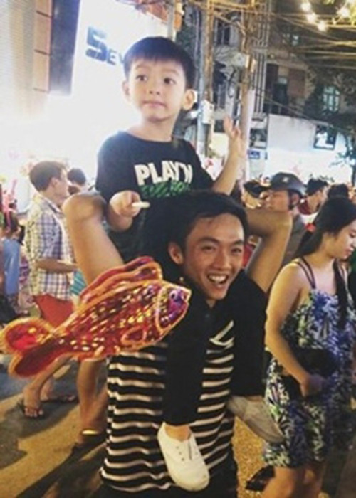 Chồng cũ của Hà Hồ được nhiều người khen ngợi là ông bố đảm.