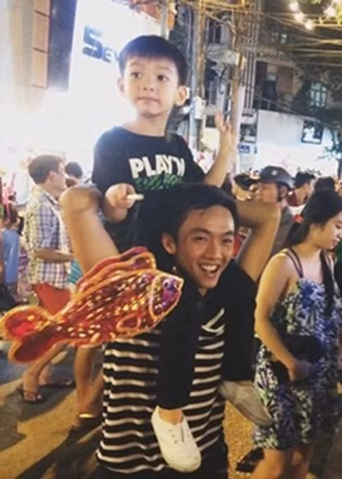 Chồng cũ của Hà Hồ được nhiều người khen ngợi là ông bố đảm.