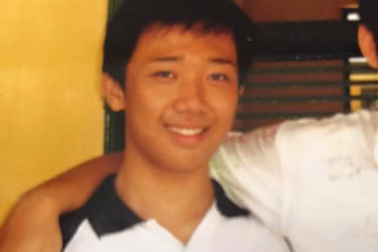 Hình ảnh Trấn Thành đen nhẻm, ngố tàu thời đi học. Ảnh: FBNV