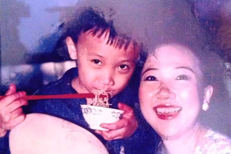 Nam MC từng chia sẻ, hồi nhỏ, anh rất lười học, suốt ngày chỉ ham chơi. Ảnh: FBNV