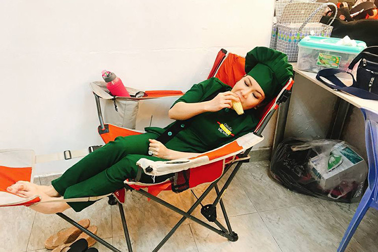 Việt Hương hiện là nghệ sĩ hài nổi tiếng. Chính vì vậy, nhiều người tò mò cuộc sống sau ánh hào quang của cô.