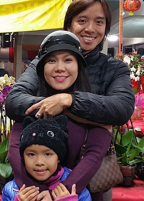 Mỗi lần Việt Hương về Việt Nam, nhạc sĩ Hoài Phương một tay chăm sóc con gái để vợ yên tâm làm việc.