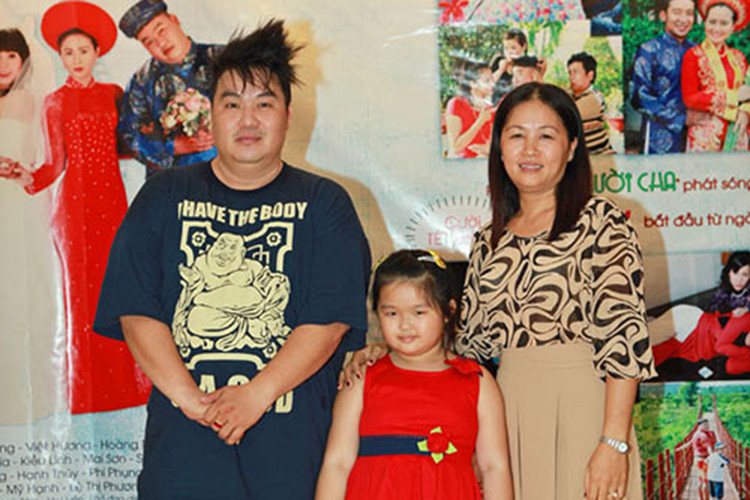 Hoàng Mập chia sẻ thêm, vợ chồng anh làm nên từ bàn tay trắng và dù nhà vợ có danh thế nhưng anh chưa bao giờ hỏi mượn nhà vợ một đồng. Ảnh: Dân Việt