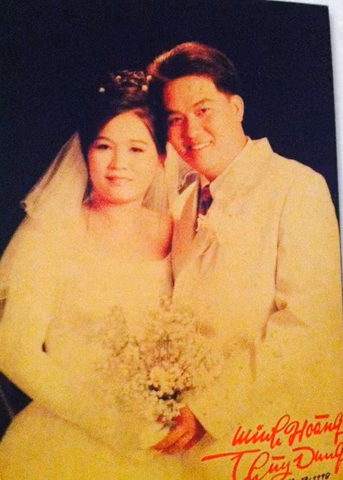 Vợ của Hoàng Mập nhiều lần vướng tin đồn là đại gia. Chia sẻ trên Zing, nam nghệ sĩ hài cho biết vợ anh rất bình thường, chỉ có nhà vợ anh mới là đại gia. Ảnh: FBNV