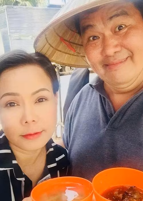 Trong bản di chúc, Hoàng Mập còn yêu cầu Việt Hương phụ lo đám tang với vợ của mình. Ảnh: FBNV