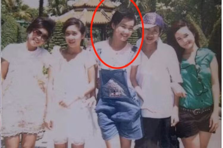 Hình ảnh Nhã Phương năm 19 tuổi khi cô cùng các chị em lên Sài Gòn chơi. Ảnh: Yan