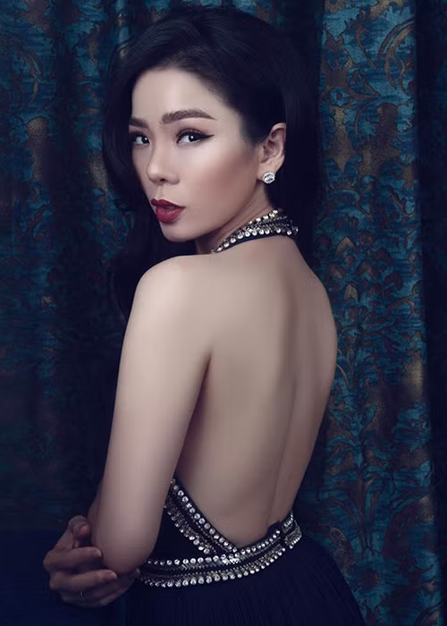 Lệ Quyên cũng khiến nhiều người ghen tỵ khi sắp bước sang tuổi 40 mà vẫn giữ được vóc dáng thon gọn, quyến rũ.