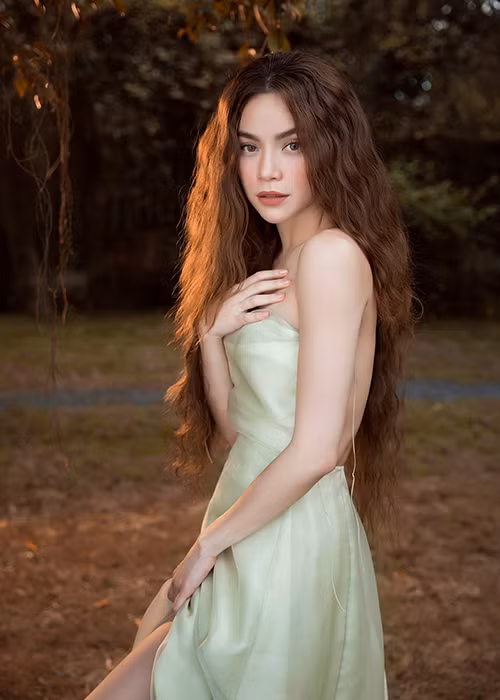 Hồ Ngọc Hà vốn có vóc dáng chuẩn người mẫu. Sau khi sinh con, cô ngày càng quyến rũ.