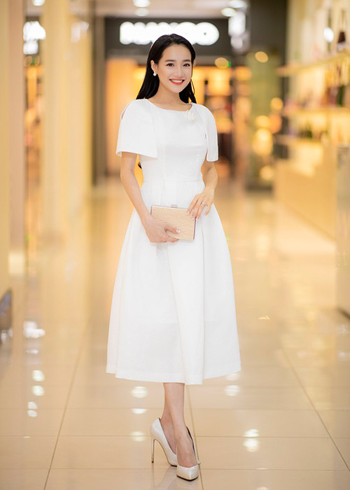 Tháng 9/2018, Nhã Phương xuất hiện rạng rỡ tại một số sự kiện. Đáng chú ý, cô thường diện trang phục giấu vòng 2. Ảnh: Dân Việt