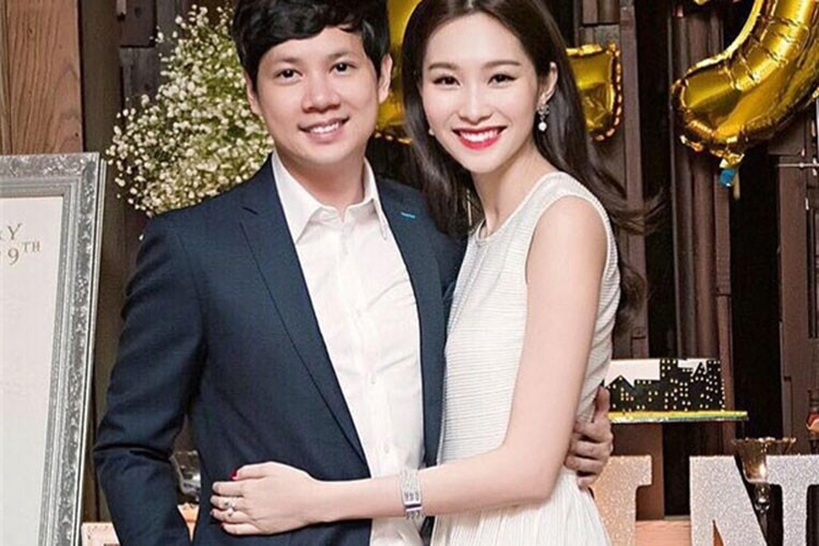 Thu Thảo và Trung Tín thường chỉ ôm eo nhau nhẹ nhàng.