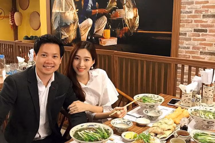 Sau khi kết hôn, nàng hoa hậu Việt Nam 2014 vẫn khá kín tiếng với truyền thông về cuộc hôn nhân của mình.