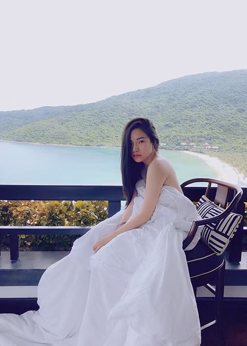 Từng trải qua 1 lần sinh nở, Lý Phương Châu vẫn giữ được vóc dáng thon gọn nhờ chăm chỉ tập luyện.