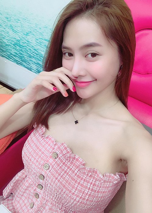 Sau khi công khai chuyện tình cảm với Lâm Vinh Hải, Linh Chi có gương mặt thay đổi thất thường.