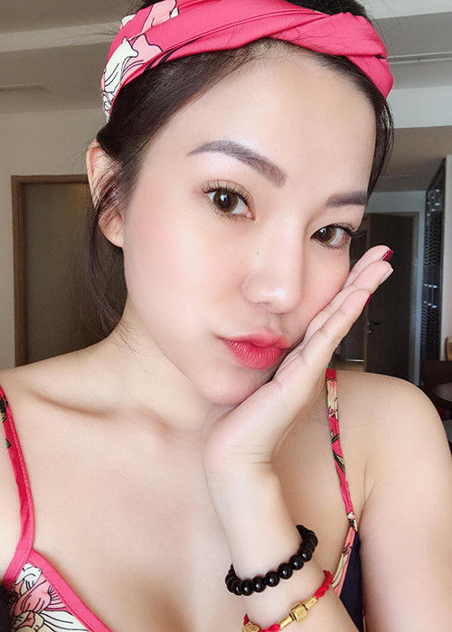 Sau khi ly hôn, Lý Phương Châu một mình nuôi con gái. Gần đây, cô tố chồng cũ vô trách nhiệm, kỳ kèo số tiền chu cấp cho con.