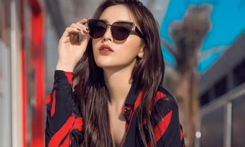  Kỳ Duyên là người đẹp sở hữu phong cách thời trang đa sắc màu và chưa khi nào bó buộc bản thân trong "lối mòn" với váy áo theo công thức. Không chỉ nhanh nhạy với xu hướng thời trang thế giới mà người đẹp gốc Nam Định còn tạo ra thương hiệu phong cách riêng biệt.