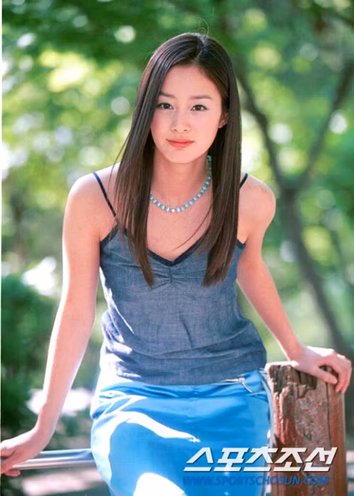 Đến nay, Kim Tae Hee đang có tổ ấm hạnh phúc bên ông xã Bi Rain và con gái. Ảnh: Chosun