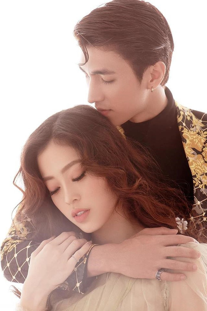 Cho đến dịp lễ Valentine vừa qua, cả hai bất ngờ cùng chính thức công khai mối quan hệ ngọt ngào này trên trang Facebook cá nhân của mỗi người. Cả Bình An lẫn Phương Nga đều dành cho nhau những lời lẽ vô cùng âu yếm, và xưng hô thân thiết với nhau như người một nhà: "Cậu - mợ".