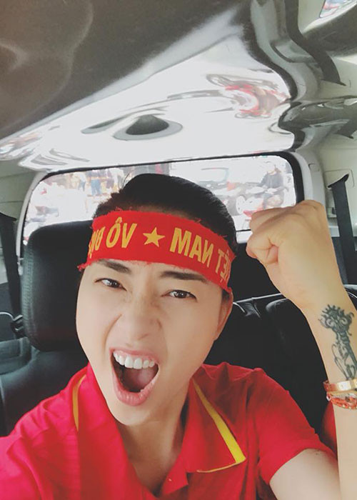 Nữ diễn viên phim "Dòng máu anh hùng" rất cuồng bóng đá Việt Nam.