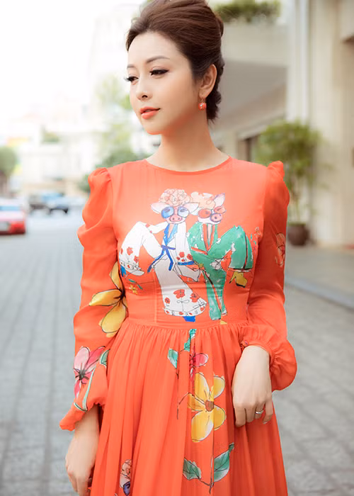 Ngoài ra, nữ MC còn chú ý chăm sóc cho làn da khỏe đẹp từ bên trong bằng cách bổ sung thật nhiều vitamin từ trái cây và sữa chua.