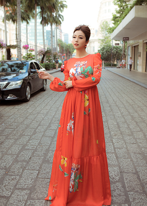 Bà mẹ 3 con tiết lộ bí quyết khác giúp cô trẻ lâu là luôn giữ tinh thần sảng khoái, suy nghĩ tích cực.