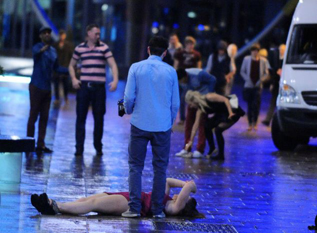 Để tôi nằm đây ngủ tí có được không anh kia.