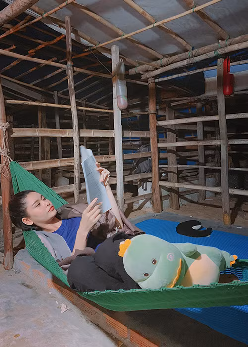 Trương Quỳnh Anh đi đóng phim ở Bình Thuận trong những ngày giáp Tết.