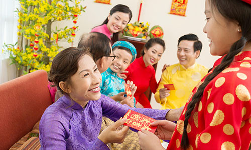 Xau ho vi con vua nhan li xi cua khach da boc ra va che