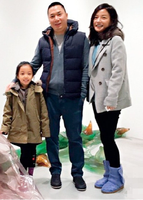 Là người kiệm lời nhưng Huỳnh Hữu Long không ít lần dành lời ngọt ngào cho Triệu Vy.