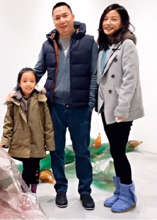 Là người kiệm lời nhưng Huỳnh Hữu Long không ít lần dành lời ngọt ngào cho Triệu Vy.