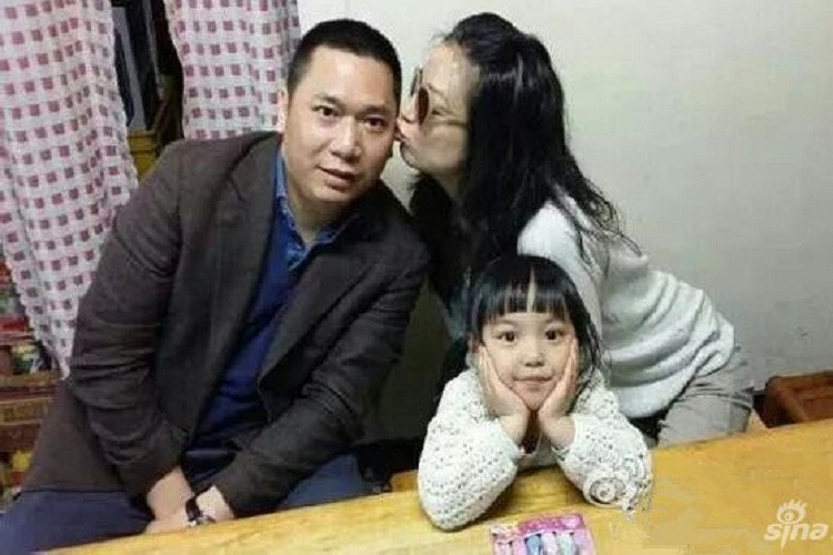 Theo đó, phía Triệu Vy khẳng định vợ chồng cô vẫn hạnh phúc đồng thời cho biết đã nhờ luật sư can thiệp.