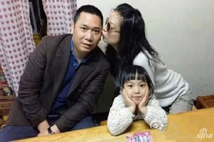 Theo đó, phía Triệu Vy khẳng định vợ chồng cô vẫn hạnh phúc đồng thời cho biết đã nhờ luật sư can thiệp.