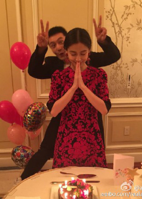 Từ khi gắn bó, Angelababy và Huỳnh Hiểu Minh thường xuyên đón sinh nhật bên nhau.